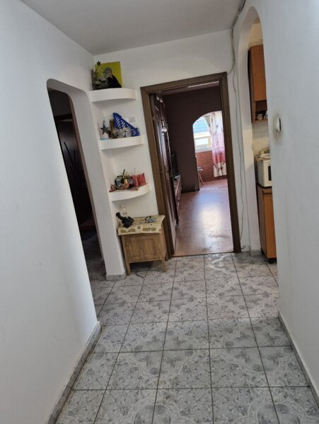 Apartament trei camere, cartierul Militari, Zona Restaurantului Cocosu'Rosu